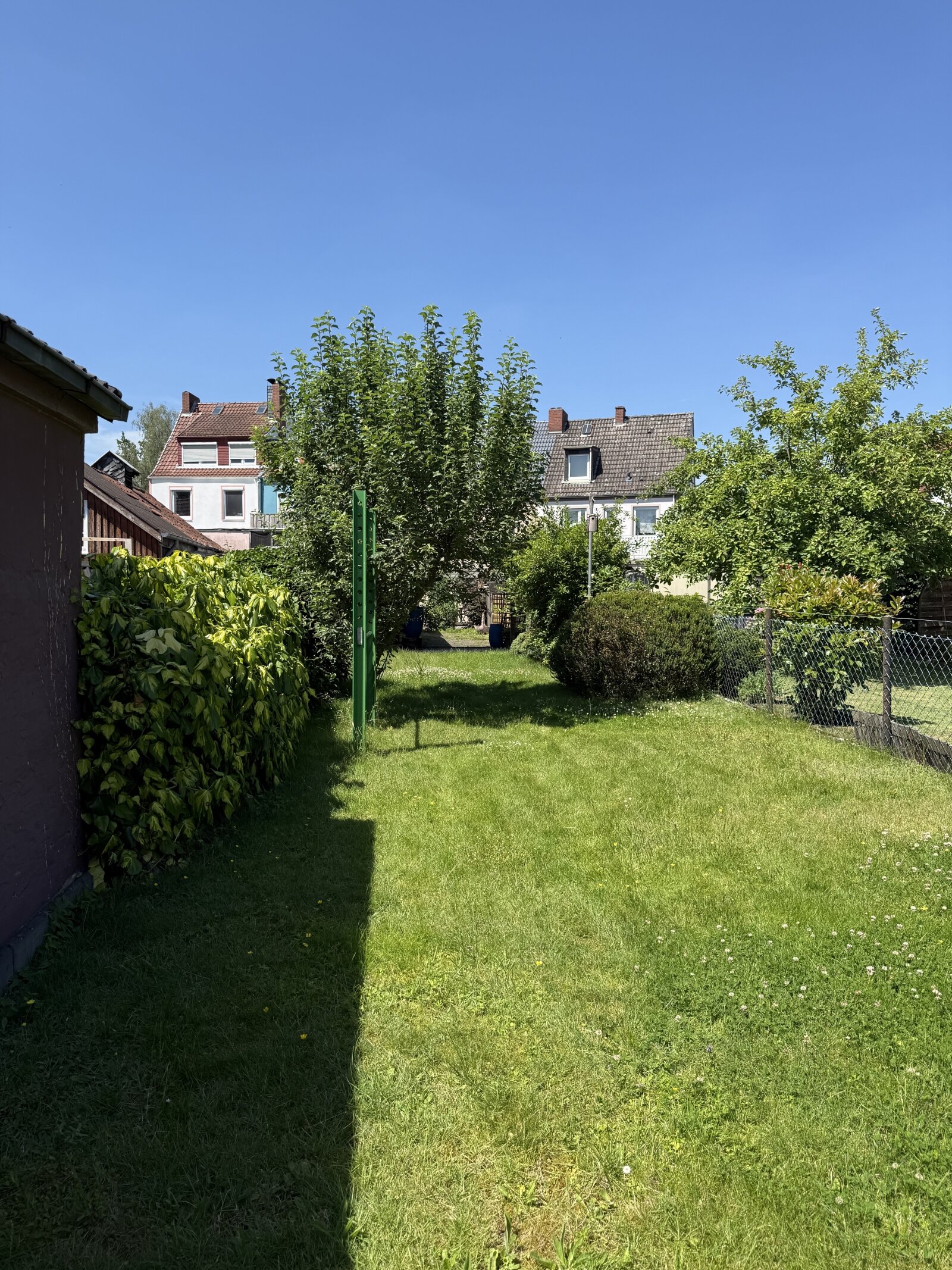 OPTIMAL ALS KAPITALANLAGE! ! Doppelhaushälfte mit 2 Wohnungen und kleinem Grundstück