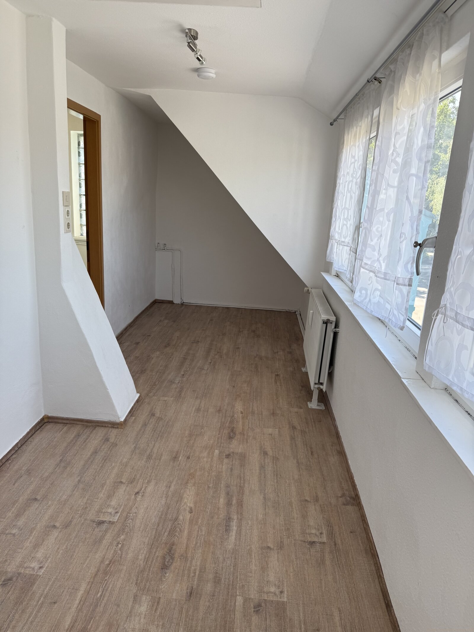 OPTIMAL ALS KAPITALANLAGE! ! Doppelhaushälfte mit 2 Wohnungen und kleinem Grundstück