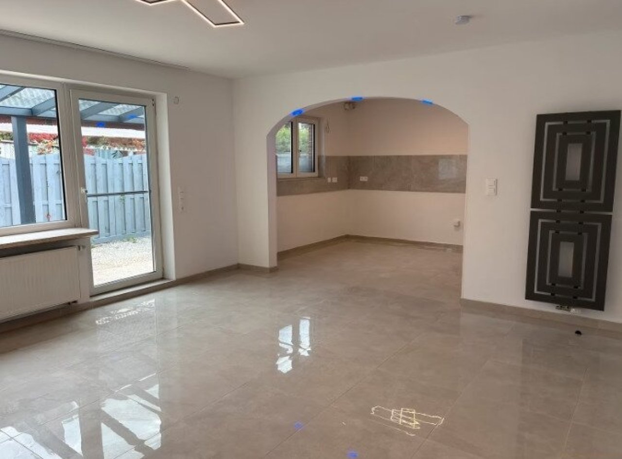 Blick vom Wohnzimmer in die Küche Blick vom Wohnzimmer in die Küche